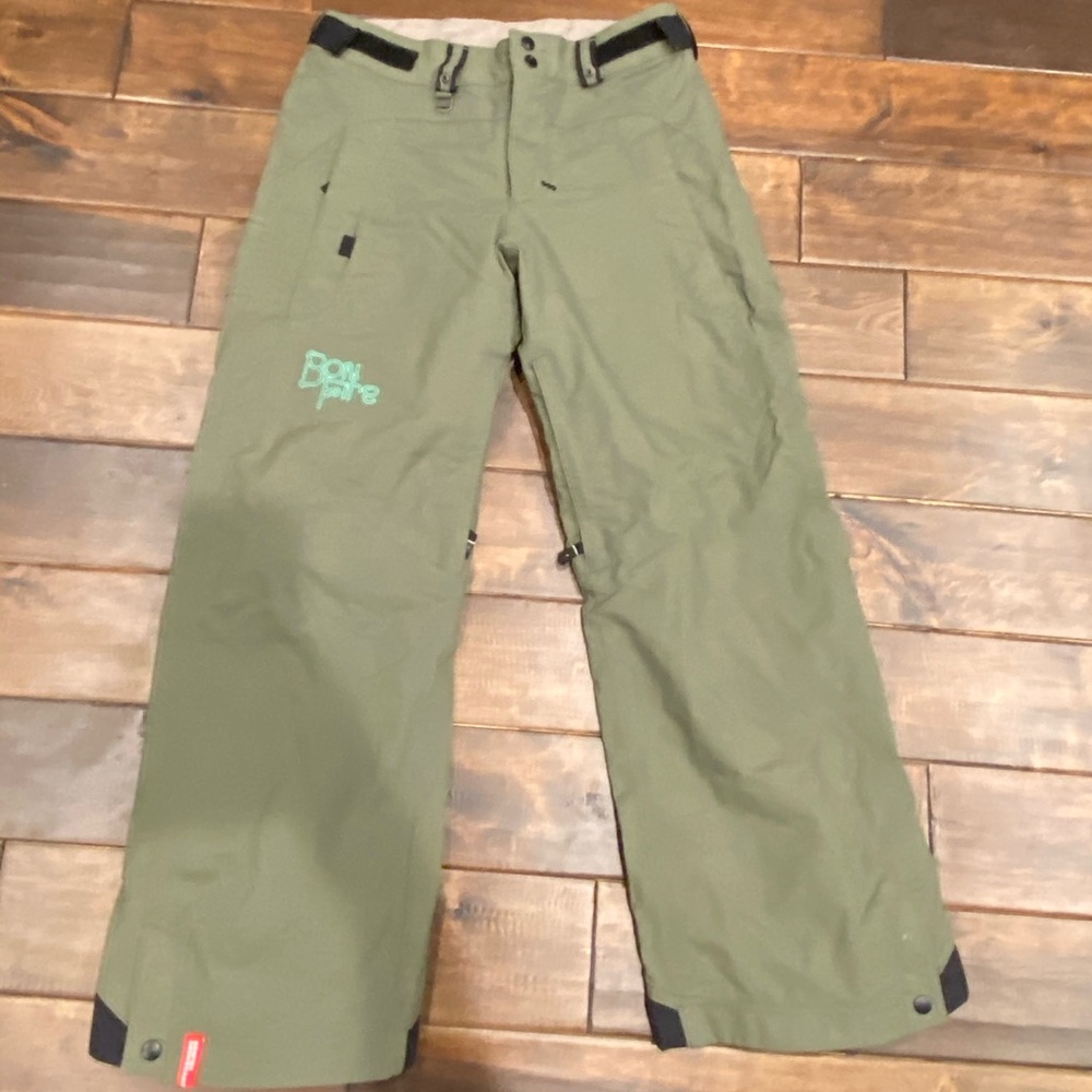 Women’s size small green bonfire snow pants